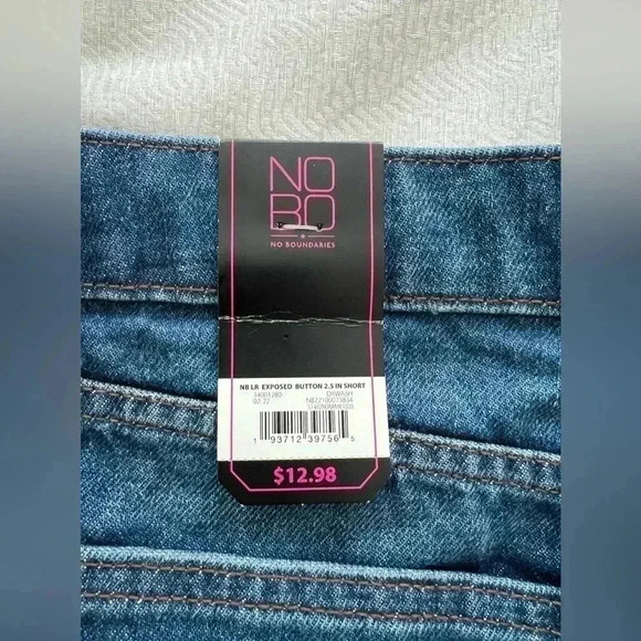 No Boundaries Juniors Size 17 Blue Denim Shorts Cuffed Hem Front Button Closure - Picture 11 of 12